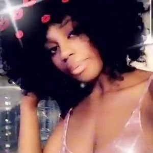 Meet your Posher, Dalinda